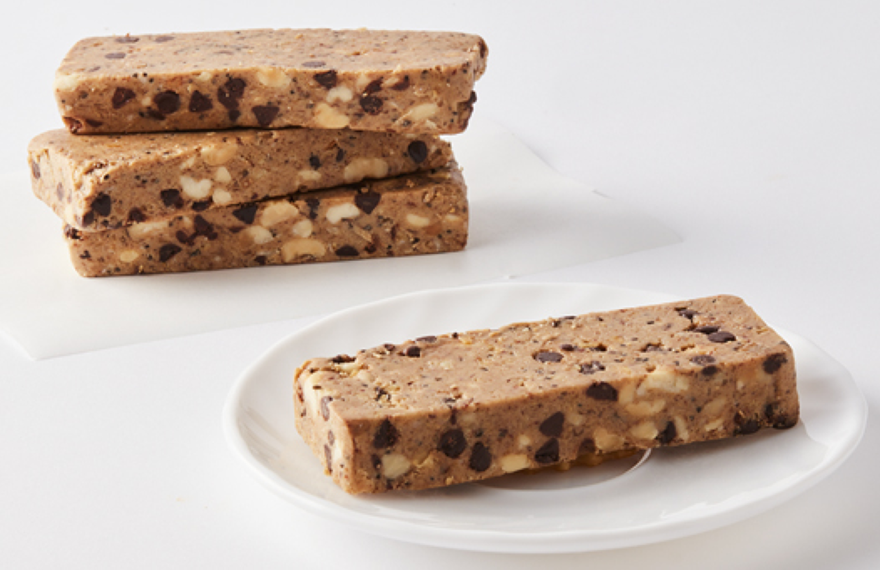 4 PEANUT BUTTER CHOCOLATE CHIP PROTEIN BARS