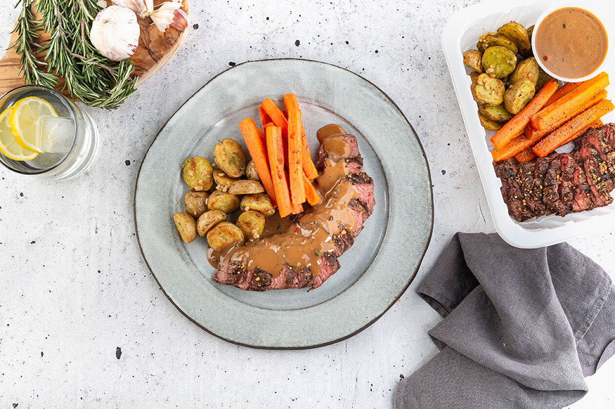 GRILLED BEEF STEAK, WHISKEY AND GARLIC GRAVY